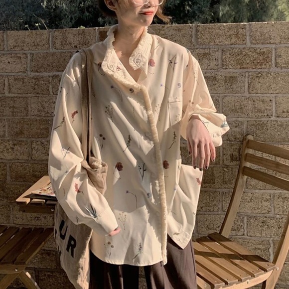 Floral blouse shirt button print minimalist chic cream top - Picture 4 of 6